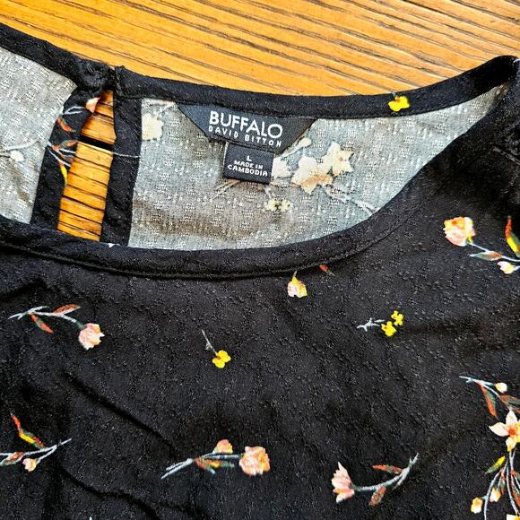 Buffalo David Bitton Womens L Tie Front Top Blouse Black Floral Cap Sleeve - Picture 3 of 9